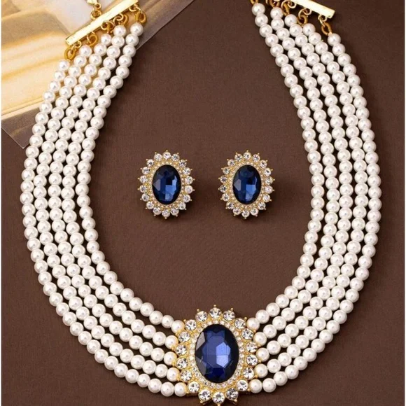 Vintage Elegant Luxurious  Gold Plated Rhinestone Faux Pearl Beaded Necklace - Picture 4 of 5